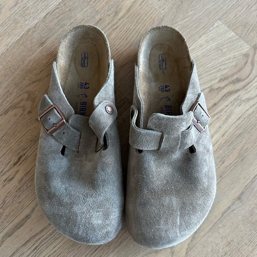 Brand new Men’s Birkenstock Boston Clogs in Taupe